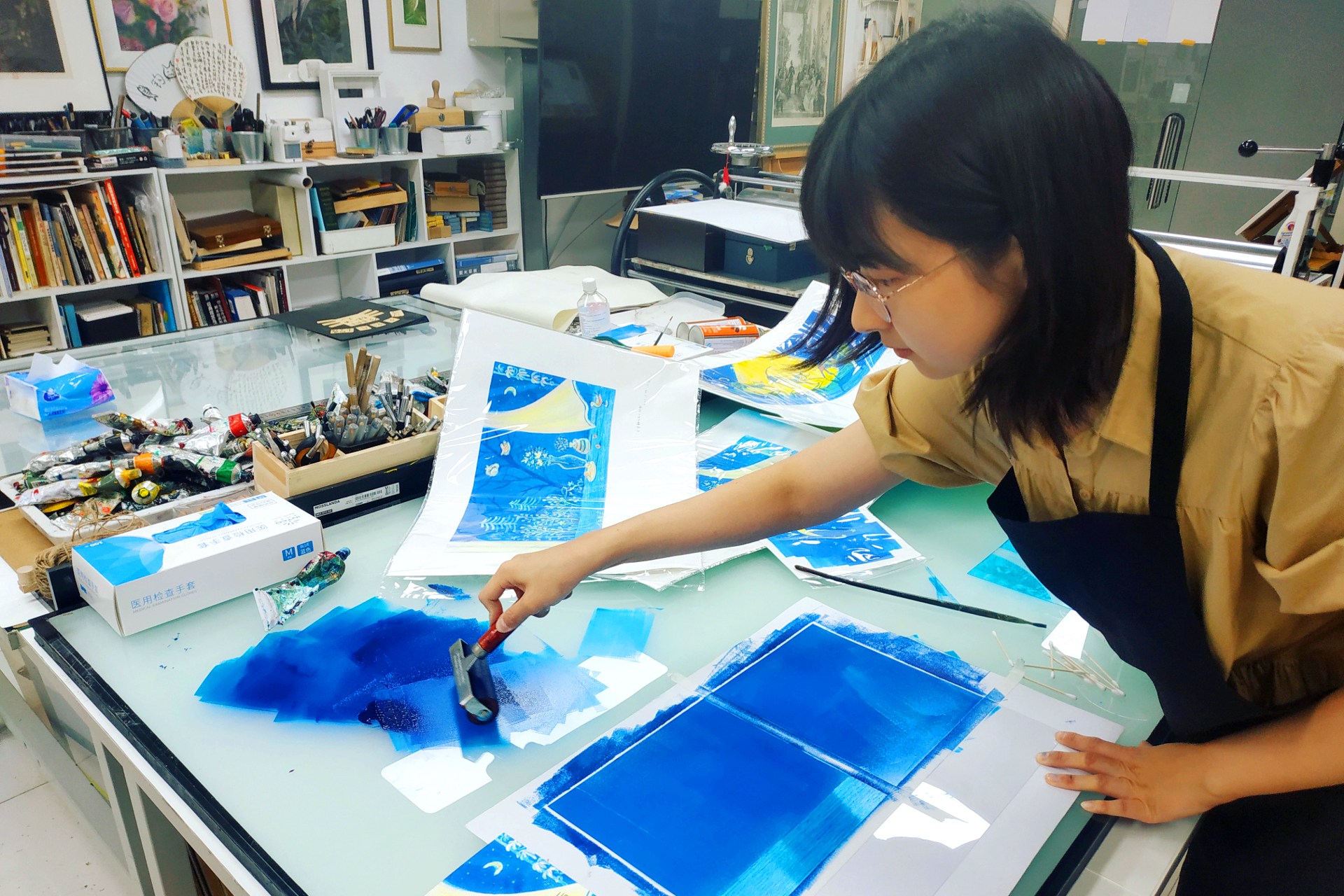 Aining Wen painting